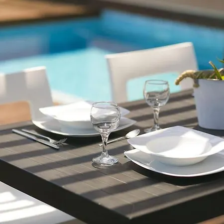 빌라 Superior 3-bedroom Cassiope With Private Pool And Breathtaking Sea Views